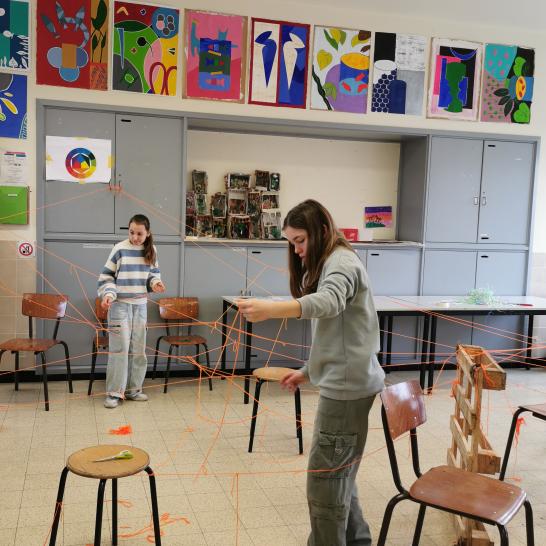 Leerlingen aan het werk in het atelier van de tweede graad Beerse