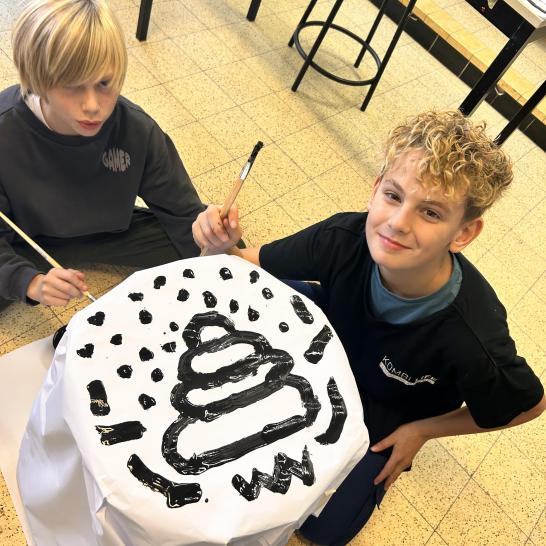 Sfeerbeeld uit het atelier van de tweede graad Beerse