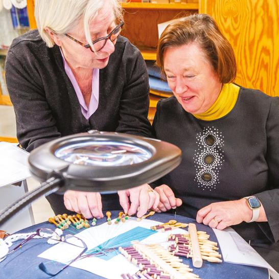 Sfeerbeeld uit het atelier kantwerk