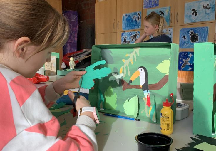 Leerlingen aan het werk in het atelier van de tweede graad in Oud-Turnhout